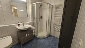 ESC 2025 vom 13 bis 18 Mai Doppelzimmer mit separatem Dusche WC